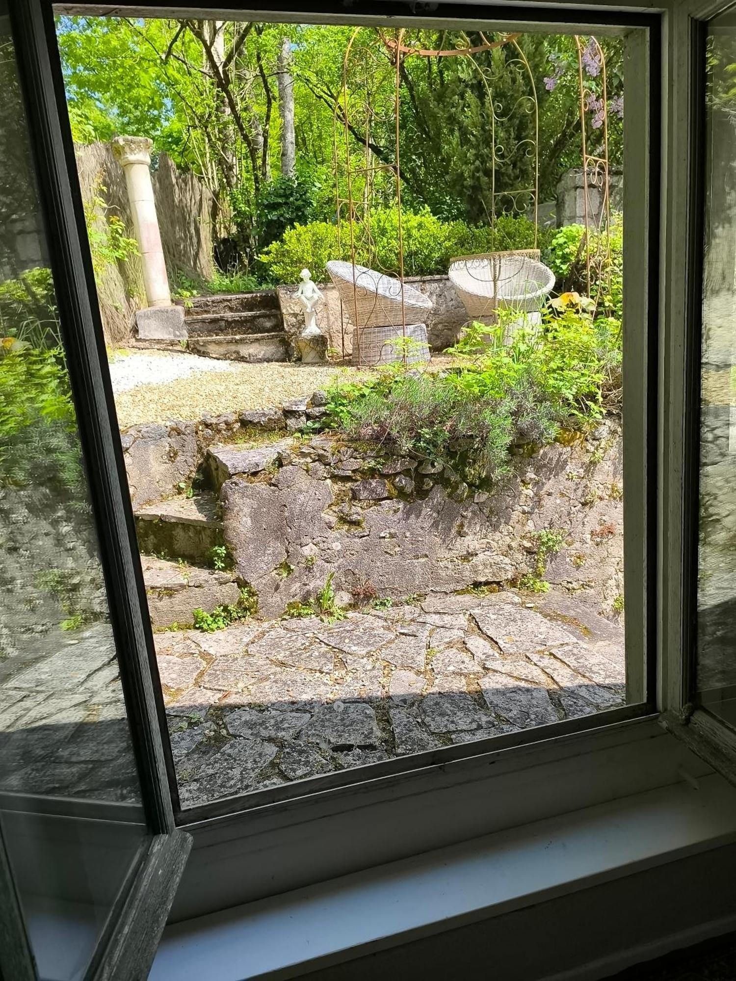 Face Au Chateau Du Clos Luce *