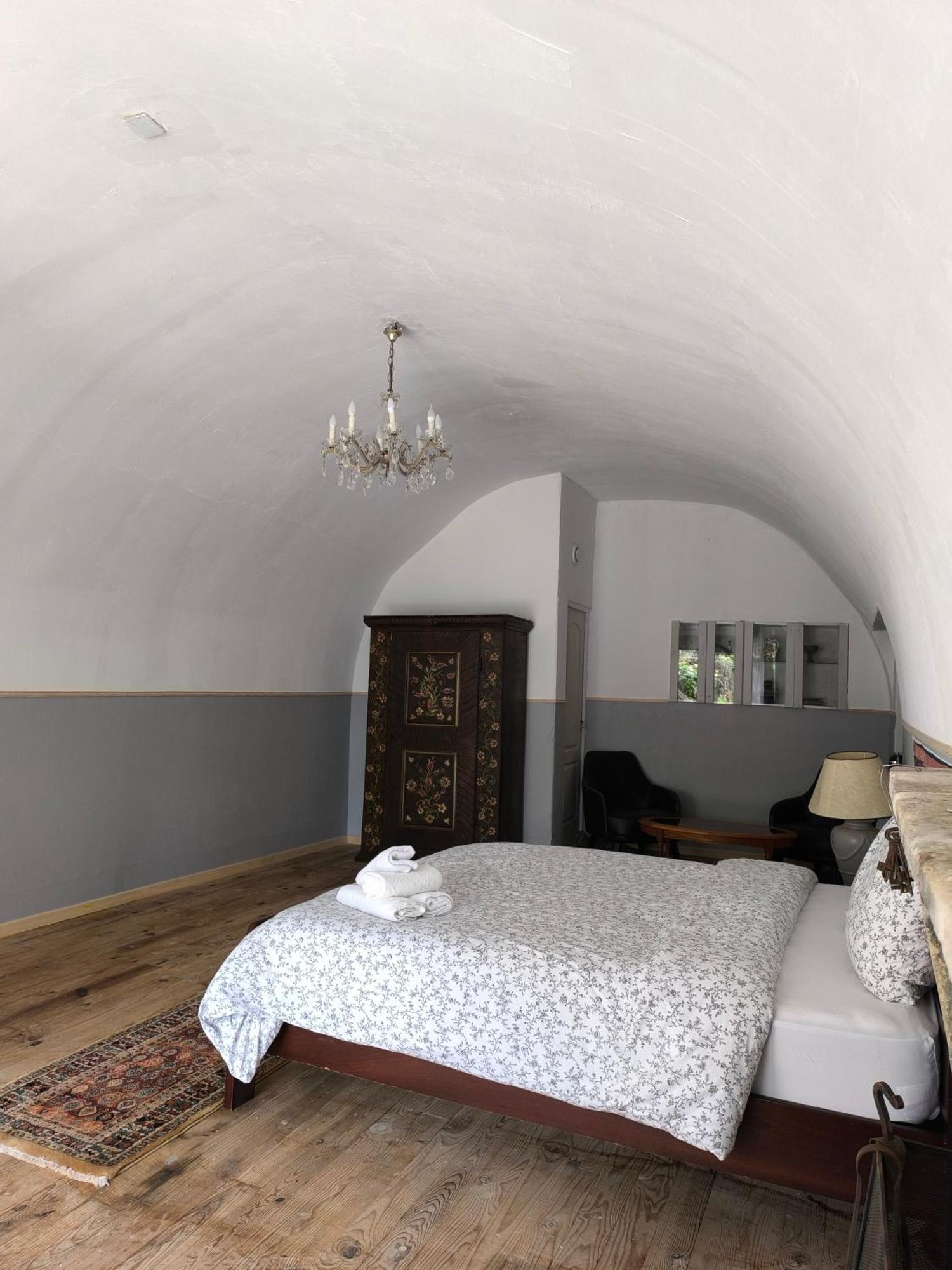 Face Au Chateau Du Clos Luce Bed & Breakfast