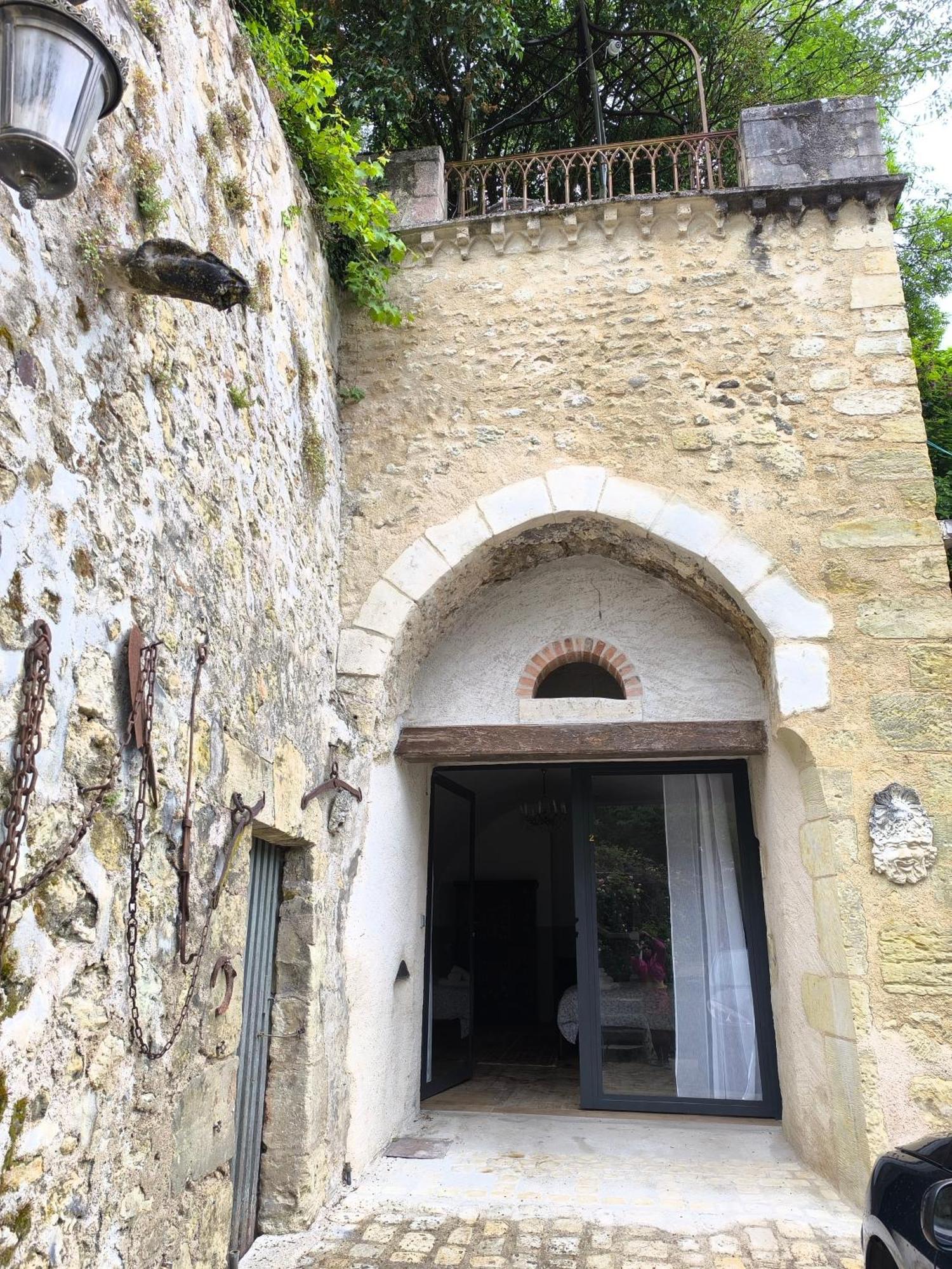 Bed & Breakfast Face Au Chateau Du Clos Luce